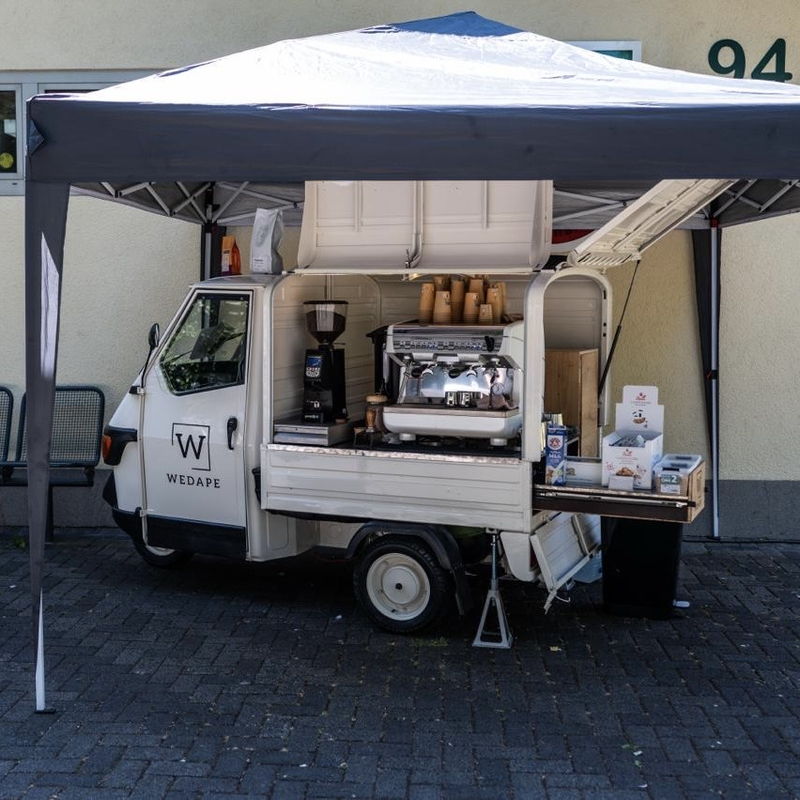 Coffee-Ape unter einem Pavillon