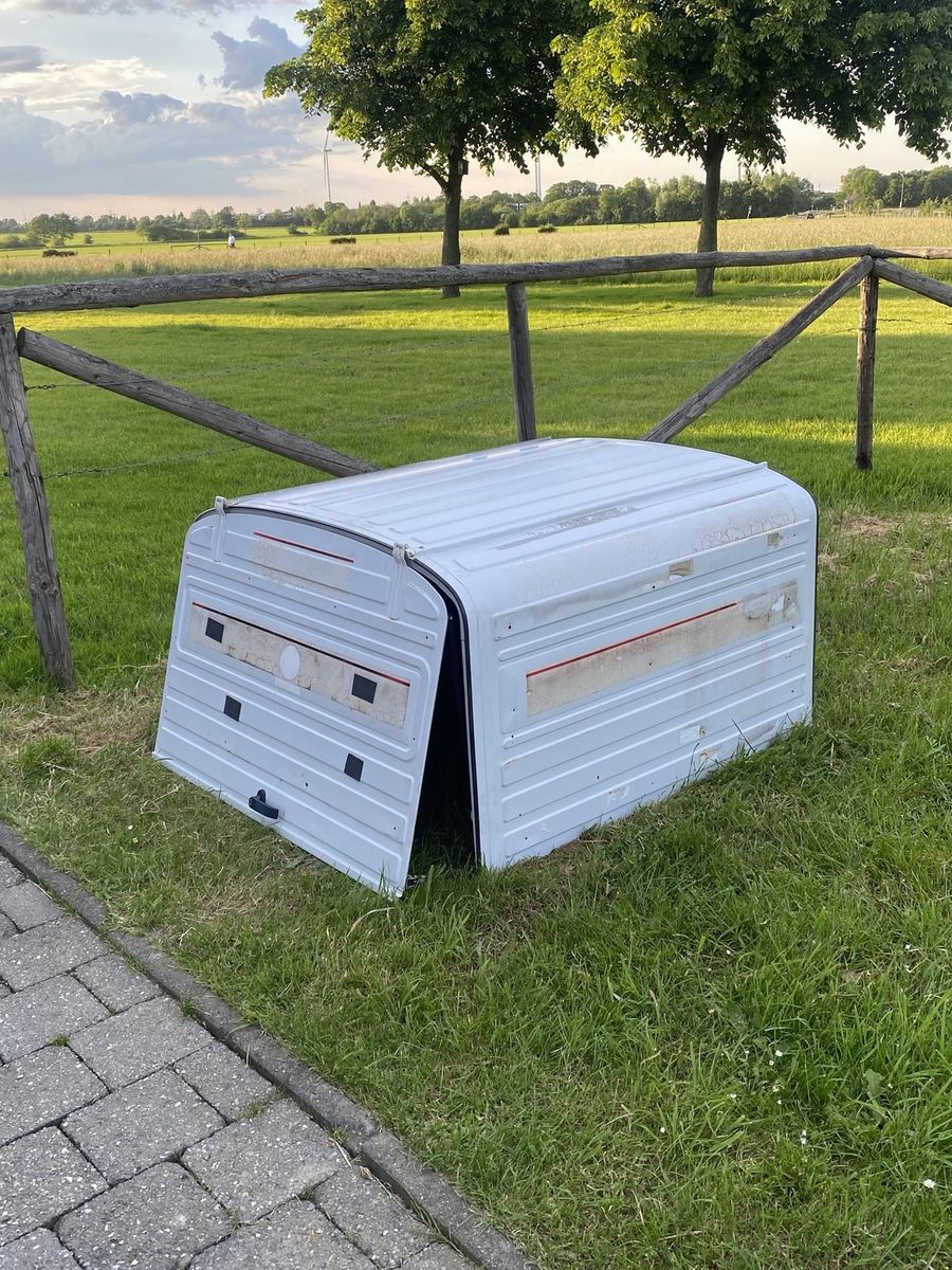 Abgebauter Koffer der Ape